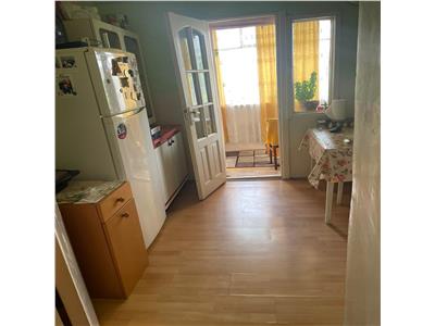 Apartament de vanzare 3 camere Zona Soarelui