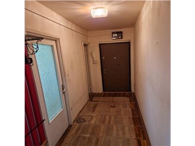 Apartament de vanzare Etaj 4 mansardat zona Girocului