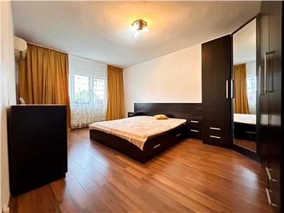 Apartament de vanzare  decomandat etaj 4 zona Soarelui