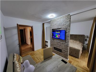 Apartament cu 3 camere decomandat etaj 3 zona Girocului