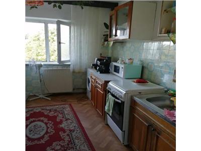 Apartamentcu 3 camere decomandat zona Sagului