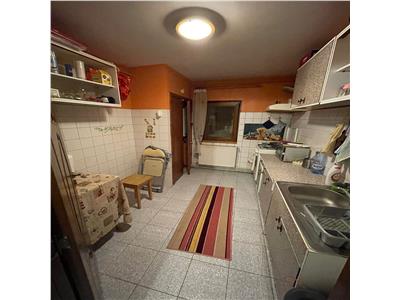 Apartament 2 camere semidecomandat etaj 3 zona Soarelui